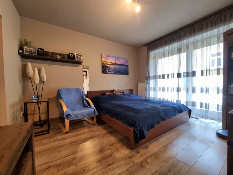 Wohn- und Schlafzimmer