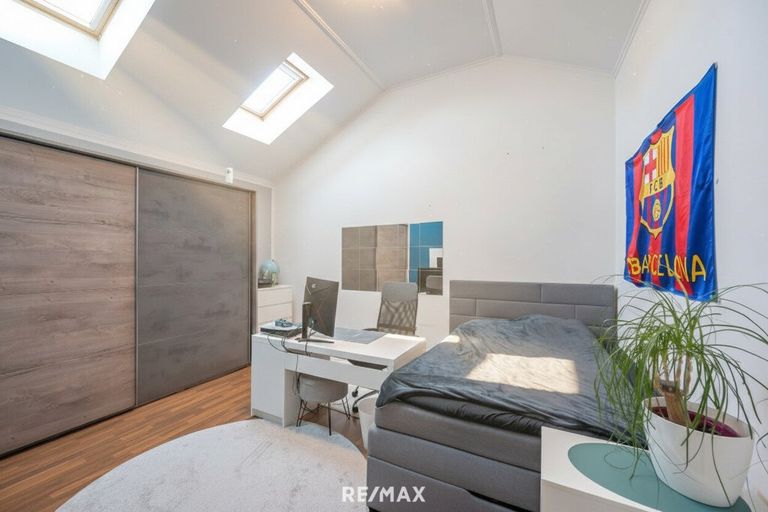 2. Schlafzimmer mit bis zu 3,70m Deckenhöhe