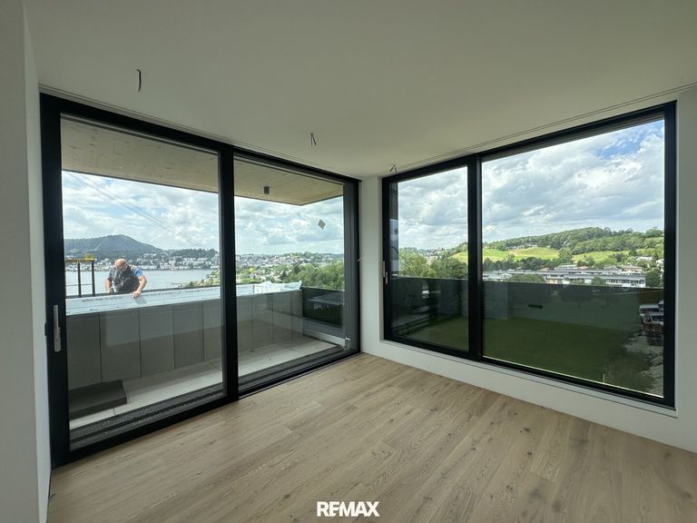 Schlafzimmer mit Ausgang auf die Terrasse und Pool