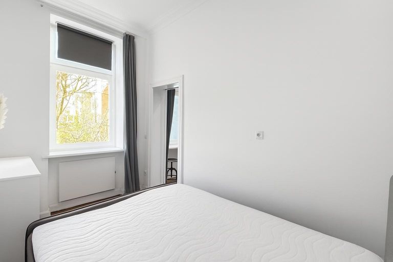 Schlafzimmer - Blick zum Fenster