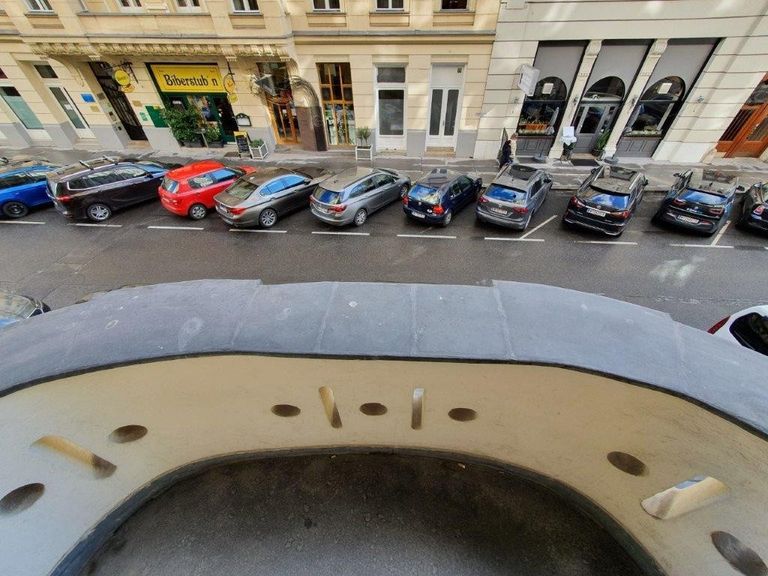 Balkon zur Biberstraße