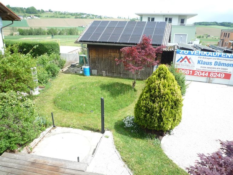 Garten mit Schuppen und Voltaik