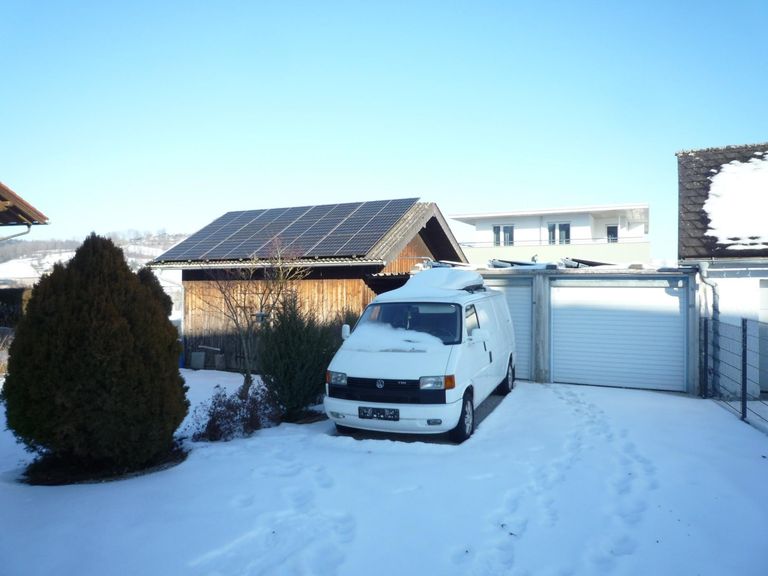 2 Fertiggaragen und Gerätehütte