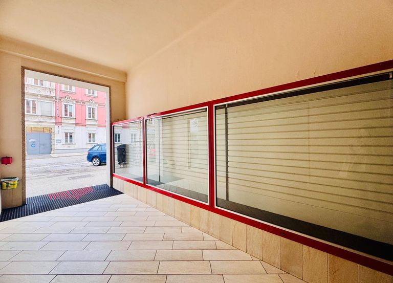 Vitrine in Passage