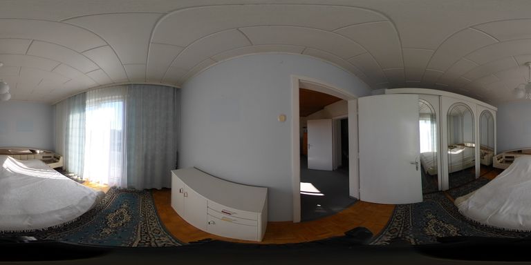 Haus 1 OG Schlafzimmer 1 mit Balkon