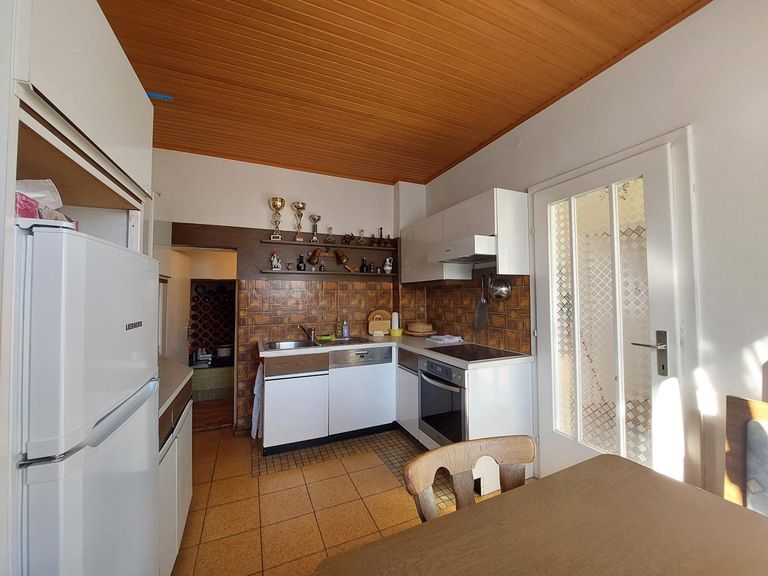 Haus 1 Küche mit Esstisch