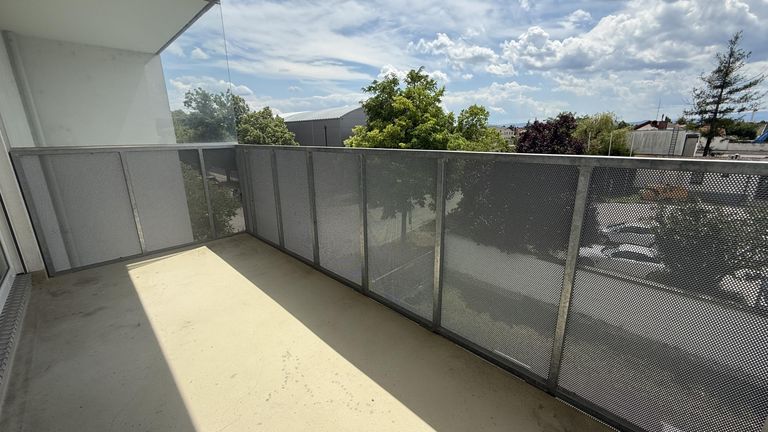 super großer Balkon mit Abendsonne