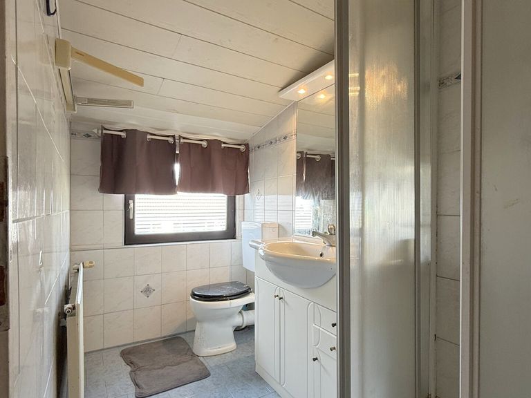 Wohneinheit 2 - Badezimmer Obergeschoss