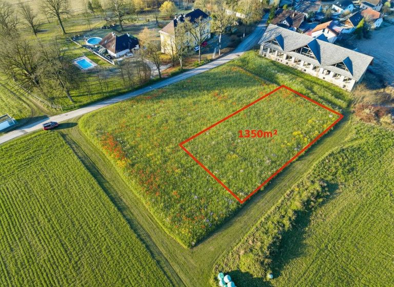 Luftbild mit eingezeichnetem Baugrundstück