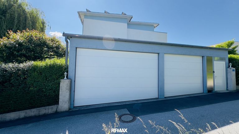 Carport mit Garagentor