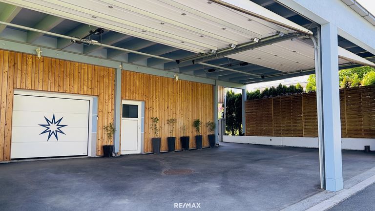 Carport mit Garagentor