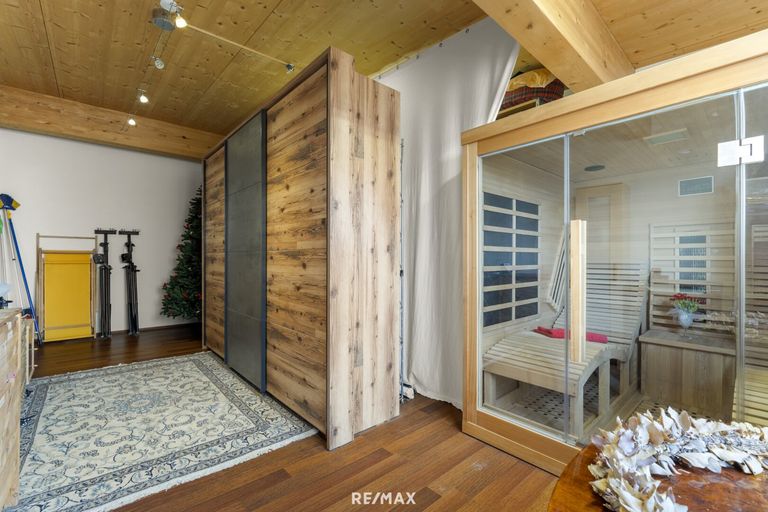 Abstellraum mit Infrarotkabine OG