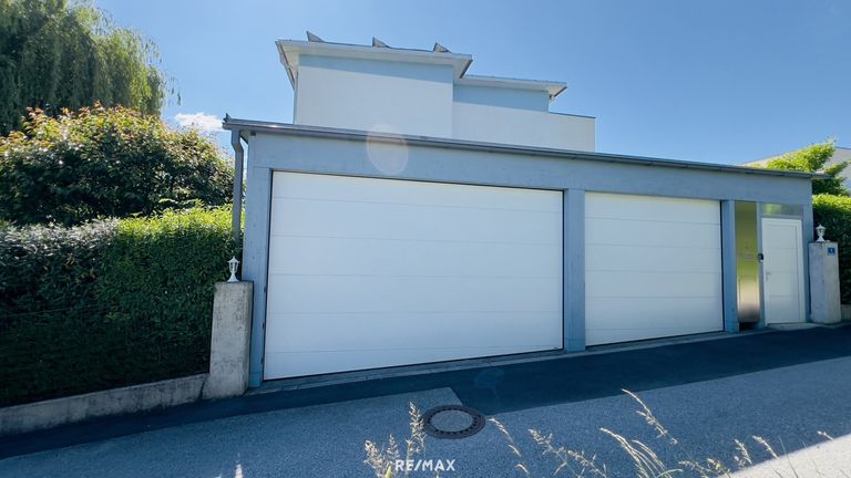 Carport mit Garagentor