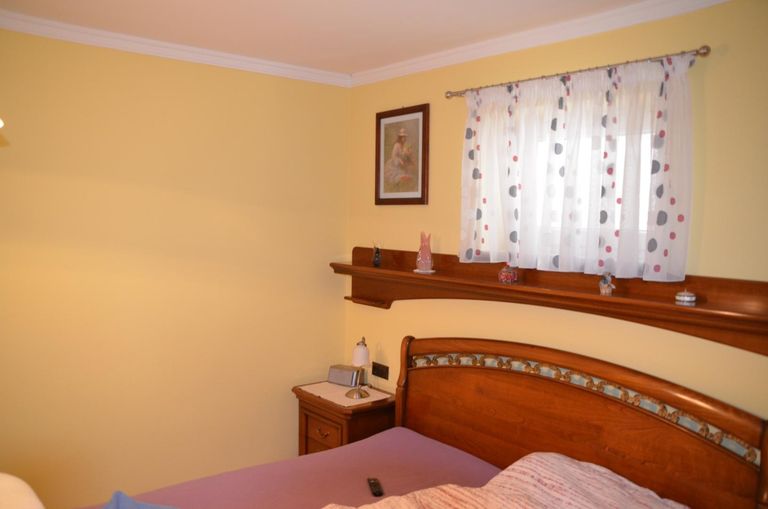 Gästezimmer mit Bett, Wohnhaus