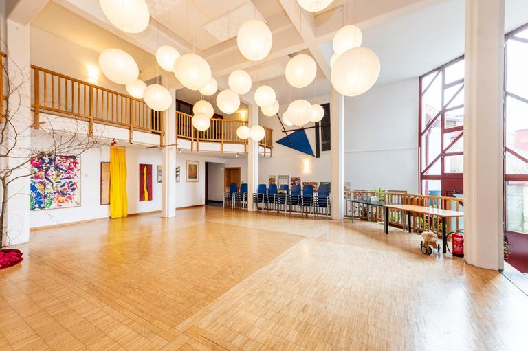 Großzügiger Gemeinschaftsraum