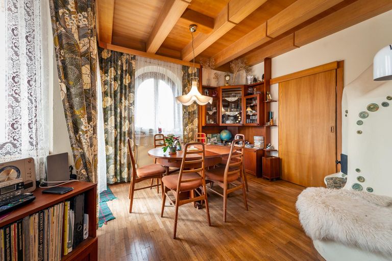 Wohn-/Essbereich mit Kachelofen