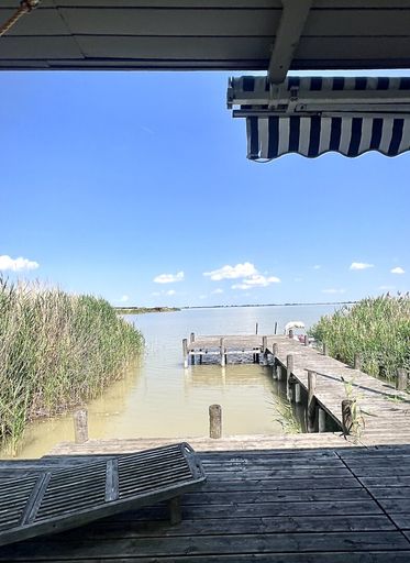 den Blick über den See streifen lassen