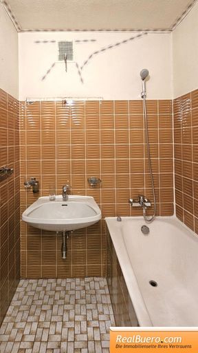 Badezimmer mit Badewanne