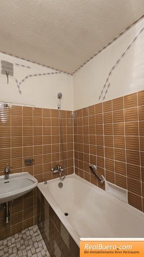 Badezimmer mit Badewanne