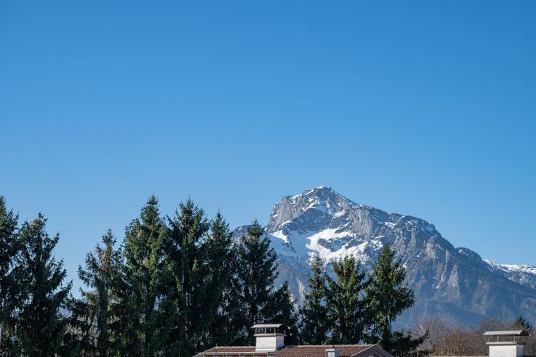 Ausblick vom Balkon auf den Untersberg