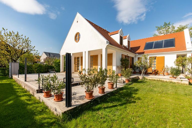 LandhausNeusiedl am See, Gartenansicht