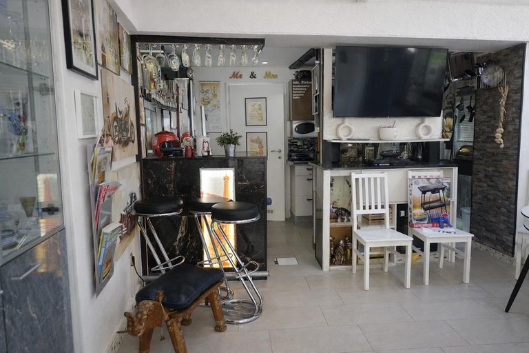 Küche mit Bar kleine Wohnung