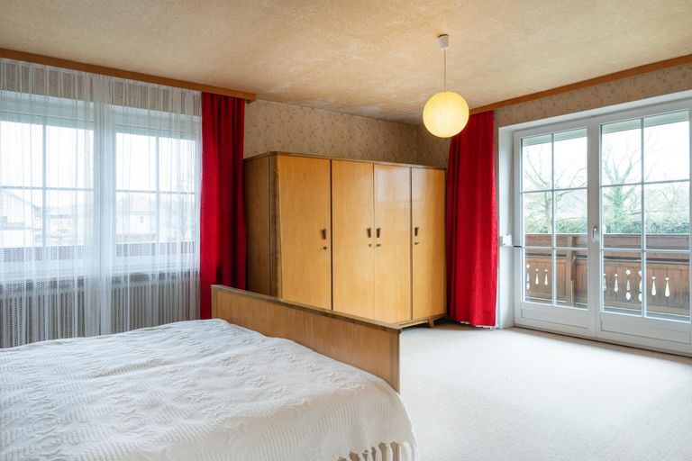 Schlafzimmer mit Balkon Richtung S/W