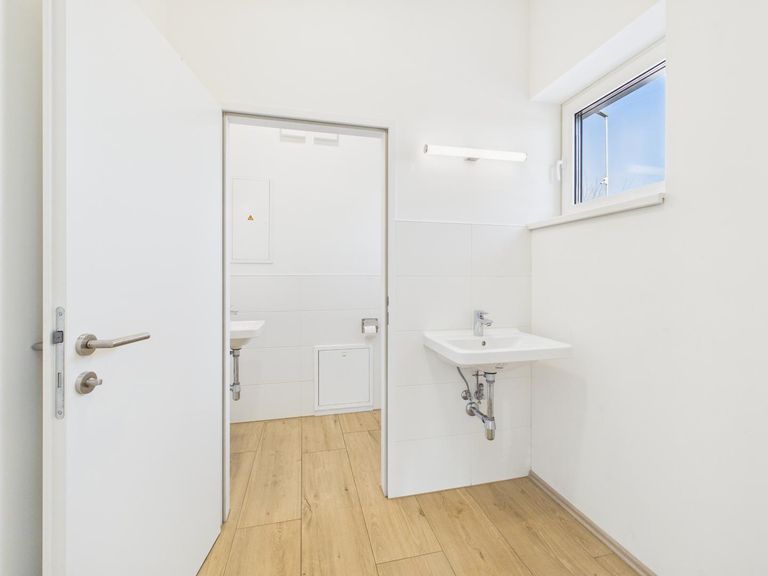 Vorraum zum Sanitärraum