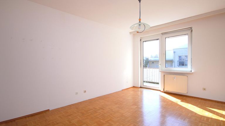 Großes Zimmer rechts mit Balkon