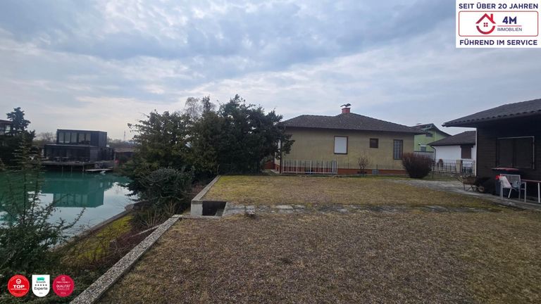 Grundstück und Stufenabgang See