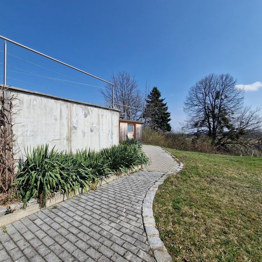 Weg zum Gartenhäuschen