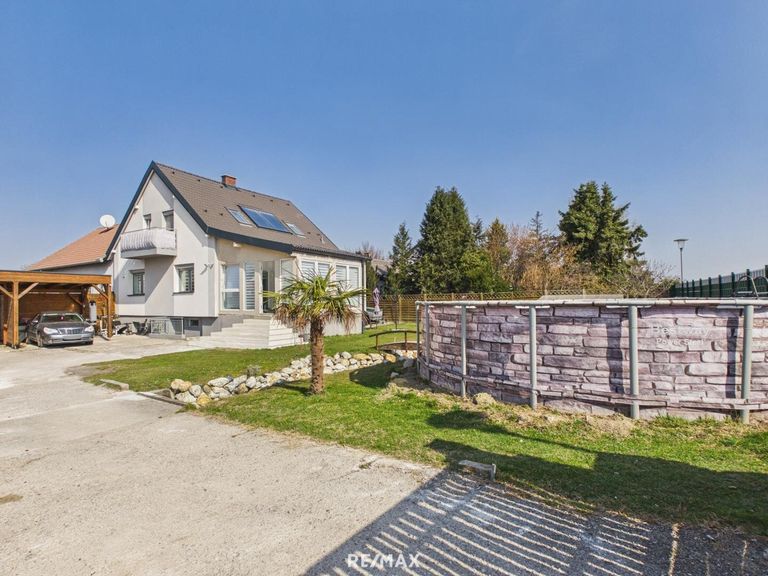 Gartenbereich mit Pool