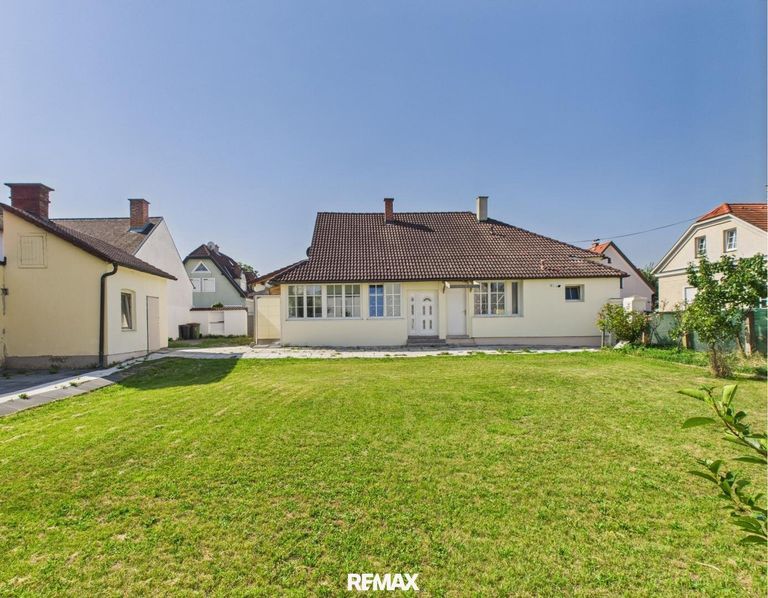 Ansicht Garten mit Veranda