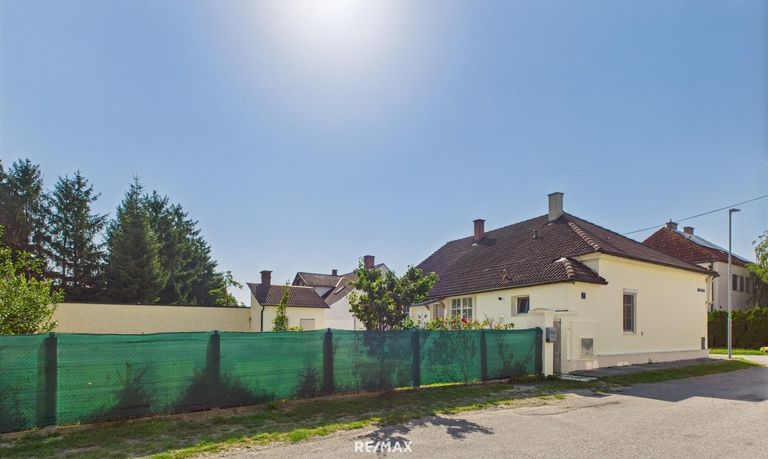 Straßenansicht seitlich