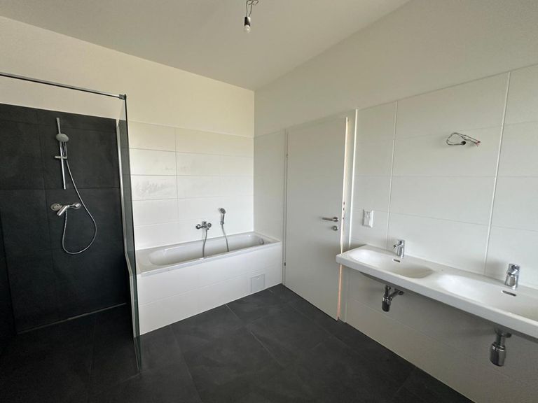 Badezimmer Ansicht 3