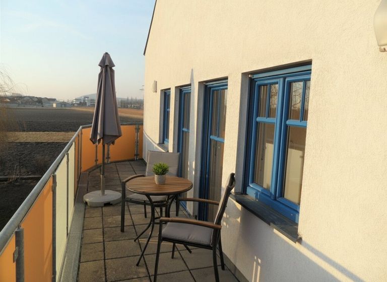 Die Balkonmöbel sind KI generiert