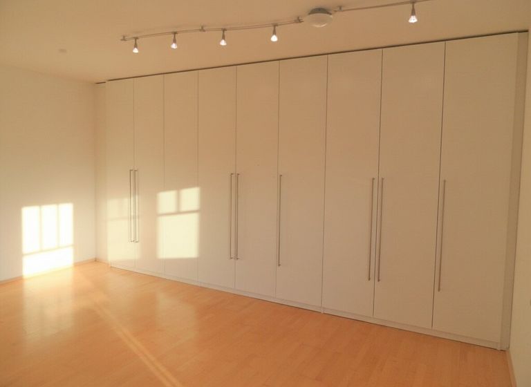 Schlafzimmer: KI generierter Kleiderschrank