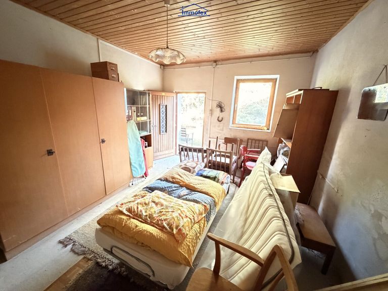 Raum 1 ohne Durchbruch extra Eingang von außen