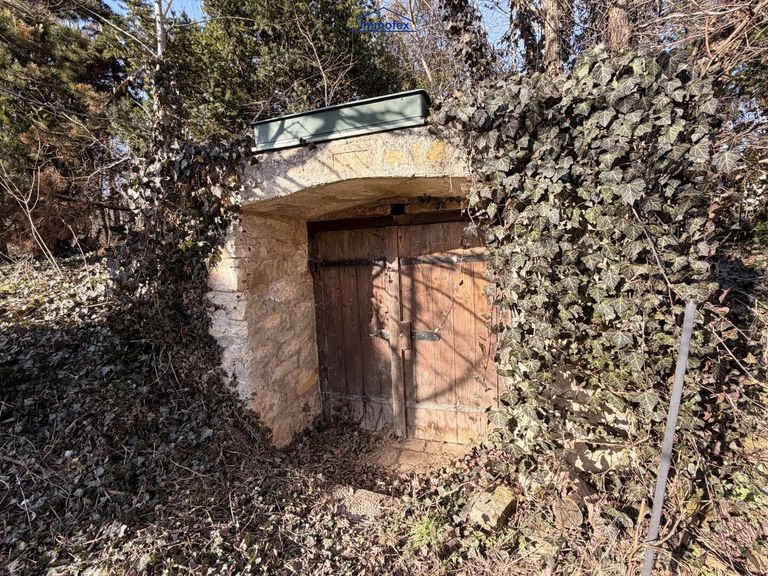 Erdkeller am Grundstück