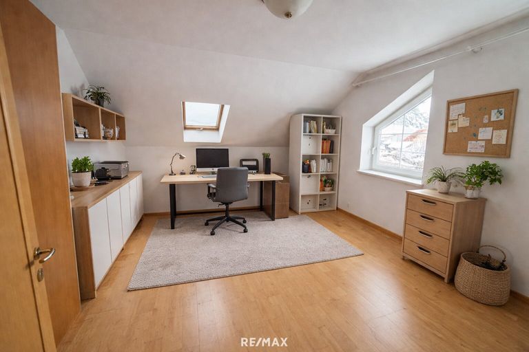 Arbeitszimmer-OG (virtuell eingerichtet)