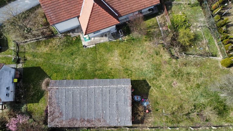 Haus mit Nebengebäude