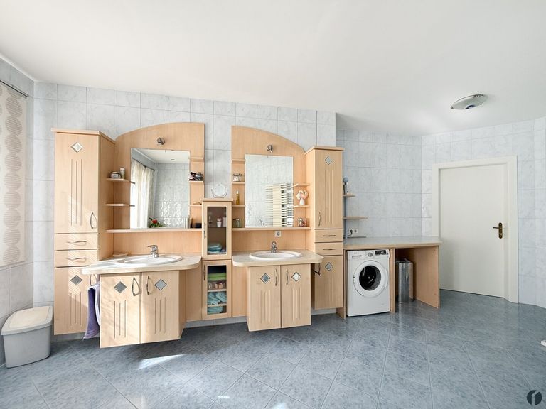 Badezimmer im OG