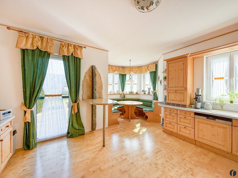 Küche mit Essbereich