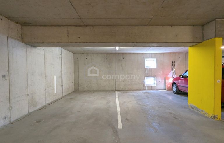 2 Tiefgaragen-Stellplätze