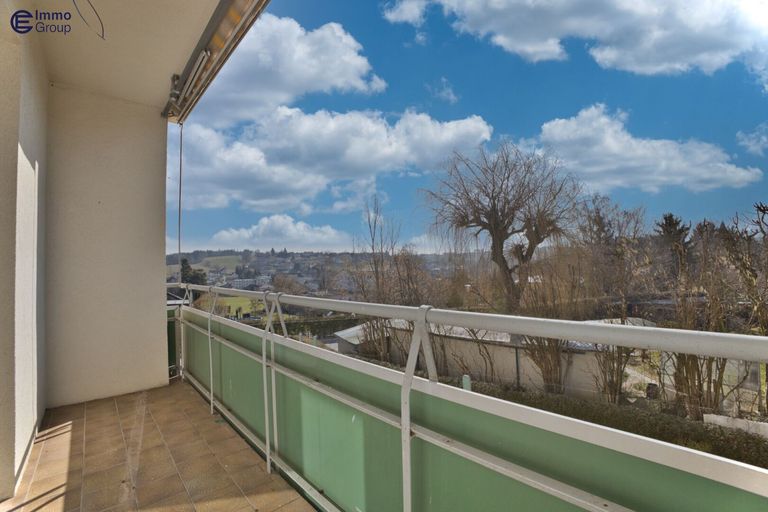 Den Ausblick in der Sonne genießen