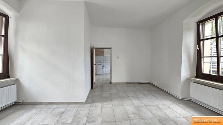 Wohnschlafzimmer mit Blick zur Wohnküche