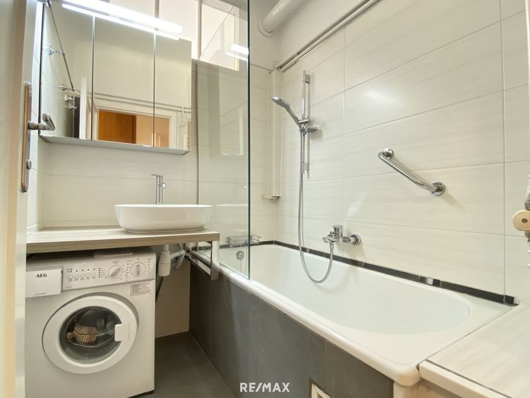 Badezimmer mit Badewanne