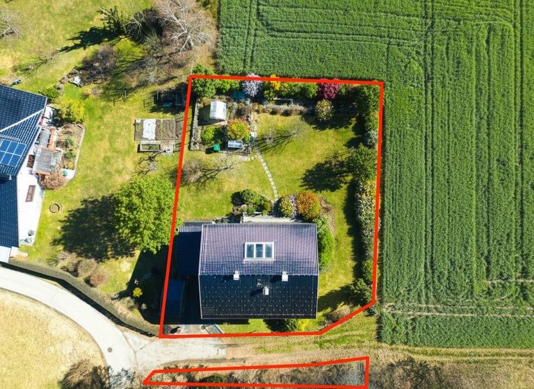 Luftbild mit eingezeichnetem Grundstück