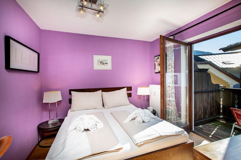 Schlafbereich mit Zugang zum Balkon