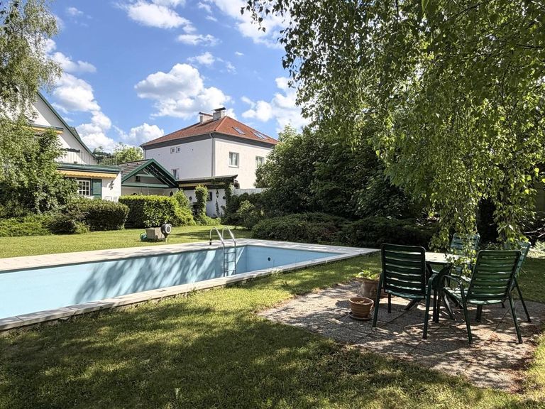 Außenbereich / Eigengarten mit Outdoor-Pool